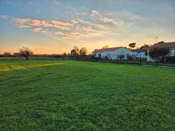 TERRAIN CONSTRUCTIBLE 902 m2 - ARVERT