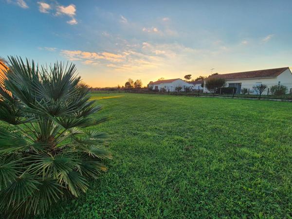 TERRAIN CONSTRUCTIBLE 902 m2 - ARVERT