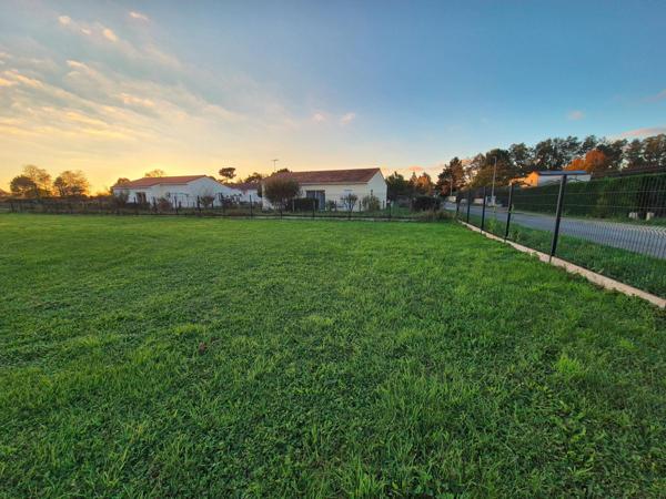 TERRAIN CONSTRUCTIBLE 902 m2 - ARVERT