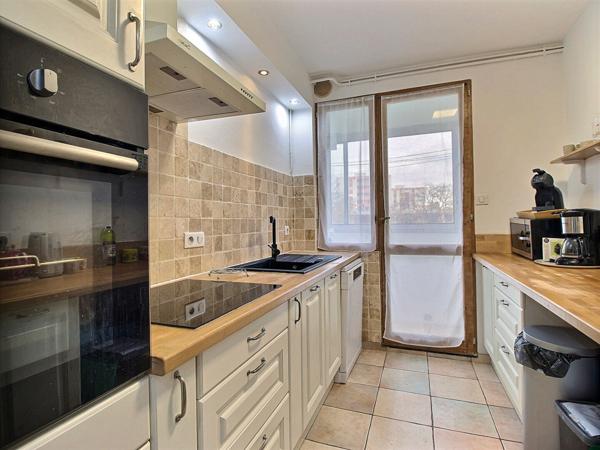 Appartement Avignon 3 pièce(s) 59.53 m2 balcon et stationnement