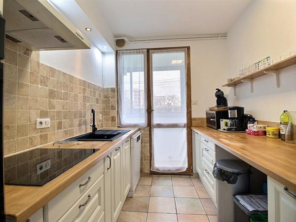 Appartement Avignon 3 pièce(s) 59.53 m2 balcon et stationnement