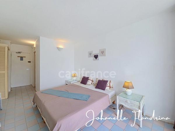 Saint-François - Studio avec terrasse à rénover, à deux pas de la Marina