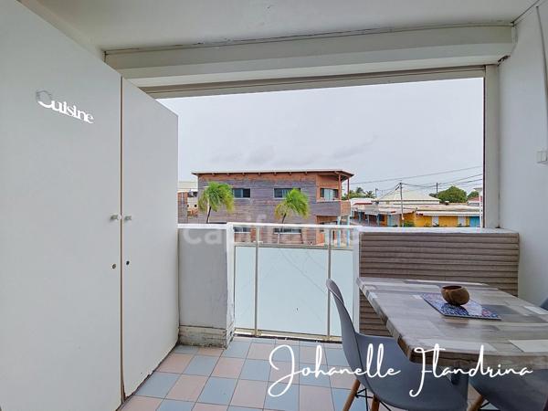 Saint-François - Studio avec terrasse à rénover, à deux pas de la Marina