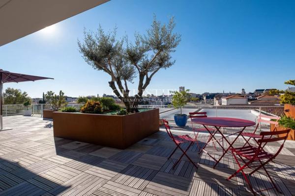 Luxueux Appartement avec Terrasse paysagée et Parkings