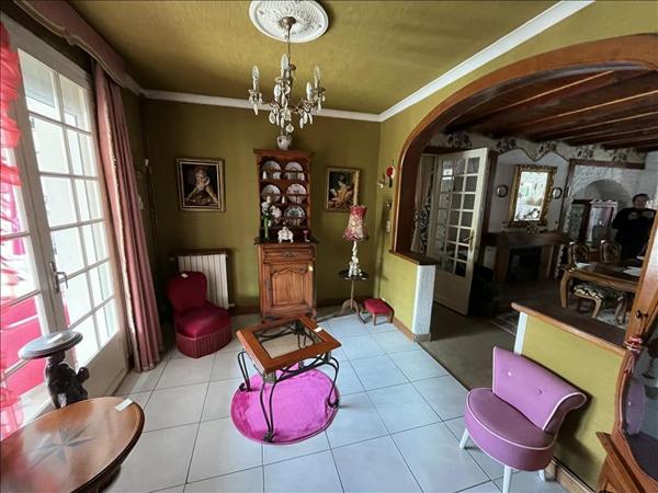 Maison à vendre |  Châteaubernard |  5 pièces | 158 m²