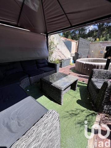 House for sale 4 rooms 120 m² Marseille 15