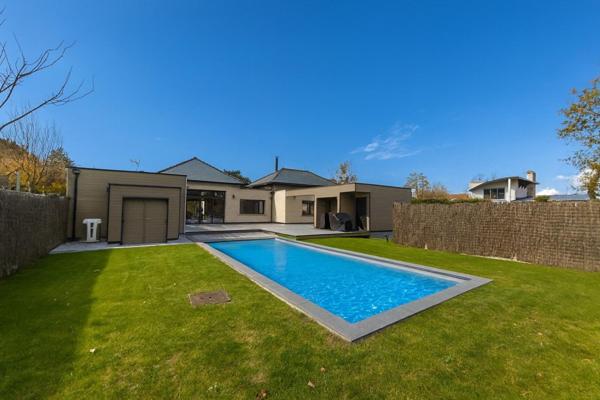 Grande Villa familiale de plein pieds avec piscine