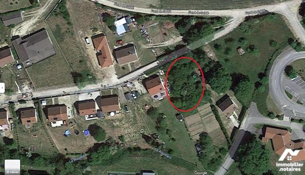 NEUILLY SAINT FRONT. Terrain à bâtir de 680 m² clos de grillage.