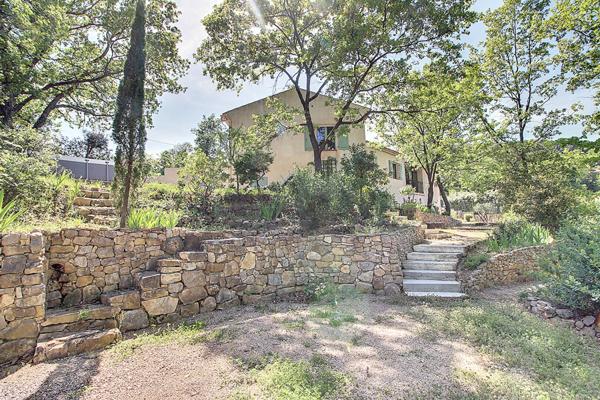 A VENDRE en EXCLUSIVITE a DRAGUIGNAN - Villa de charme de PLAIN PIED avec 3 chambres