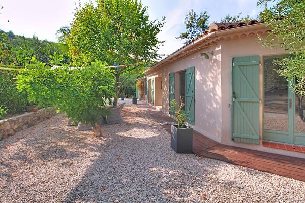A VENDRE en EXCLUSIVITE a DRAGUIGNAN - Villa de charme de PLAIN PIED avec 3 chambres