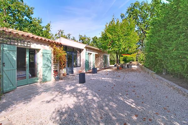 A VENDRE en EXCLUSIVITE a DRAGUIGNAN - Villa de charme de PLAIN PIED avec 3 chambres