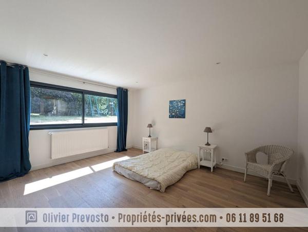 Maison Familliale Verrieres Le Buisson 9 pièce(s) 235 m2