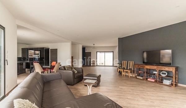 Villa architecte à vendre 6 pièces proche de CARCASSONNE (11) 186,80m2 habitable sur terrain de 1926m2