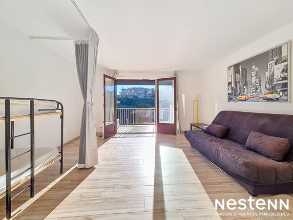 Appartement d'environ 38 m² à Cavalaire-sur-Mer au dernier étage proche des plages et des commerces