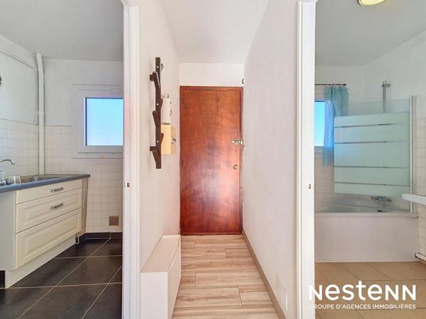 Appartement d'environ 38 m² à Cavalaire-sur-Mer au dernier étage proche des plages et des commerces