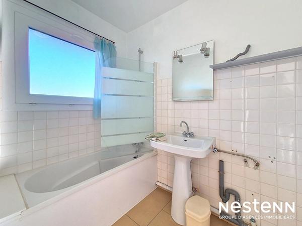 Appartement d'environ 38 m² à Cavalaire-sur-Mer au dernier étage proche des plages et des commerces