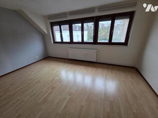 LAMBERSART - PROXIMITE METRO - MAISON BEL ETAGE - 3 CHAMBRES - GARAGE - JARDIN- TRAVAUX