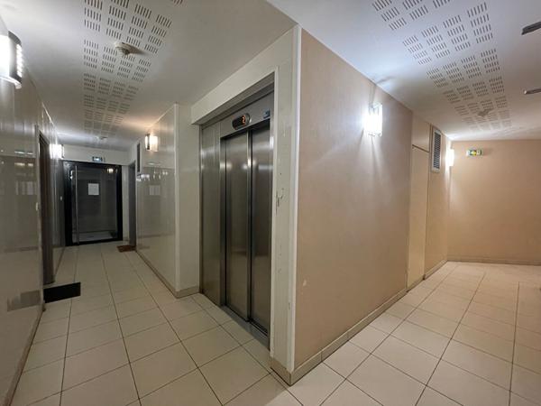 Beau 2p récent - Créteil Pointe du Lac  + parking