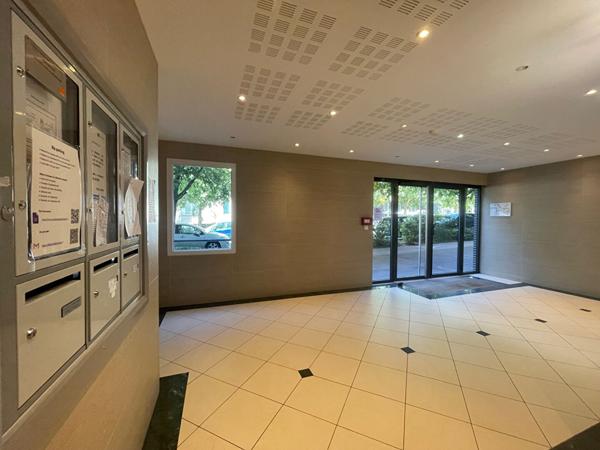 Beau 2p récent - Créteil Pointe du Lac  + parking