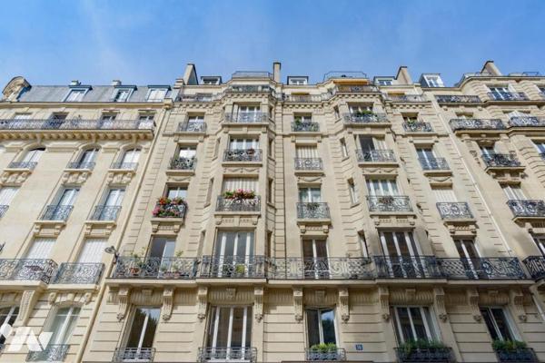PARIS 15 / CAMBRONNE MOTTE-PICQUET - APPARTEMENT HAUSSMANNIEN 4 PIÈCES RÉNOVÉ + CAVE