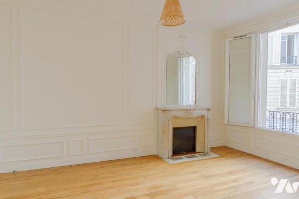 PARIS 15 / CAMBRONNE MOTTE-PICQUET - APPARTEMENT HAUSSMANNIEN 4 PIÈCES RÉNOVÉ + CAVE