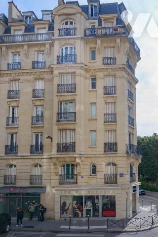 PARIS 15 / CAMBRONNE MOTTE-PICQUET - APPARTEMENT HAUSSMANNIEN 4 PIÈCES RÉNOVÉ + CAVE