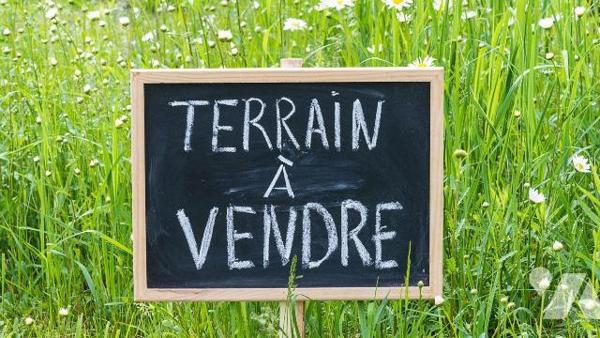 Dans le bourg de l'Hôpital-Camfrout (29460), découvrez ce terrain à bâtir libre de constructeur...