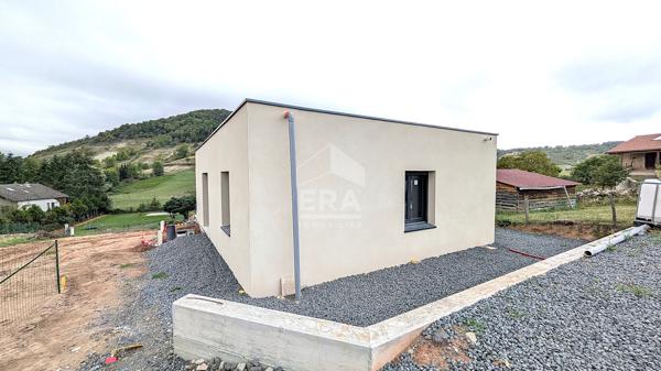 Maison de plain-pied, toit plat, 2 chambres 76.40 m2, carport, terrasse sur terrain 400 m2