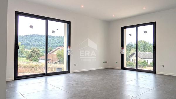 Maison de plain-pied, toit plat, 2 chambres 76.40 m2, carport, terrasse sur terrain 400 m2