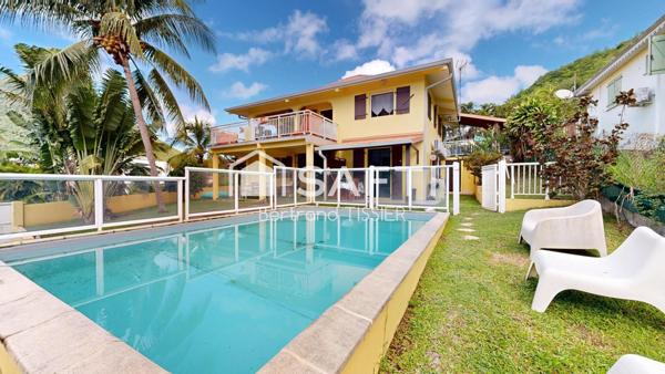 Maison sur deux niveaux, F4 + 2 T2, piscine