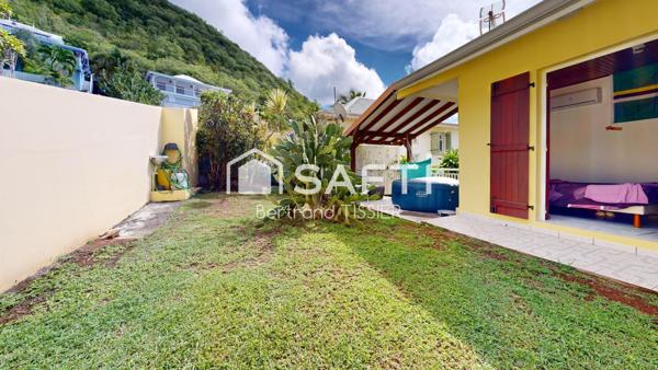 Maison sur deux niveaux, F4 + 2 T2, piscine