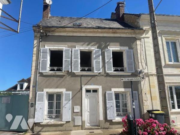 MAISON LOUÉE A VENDRE -Idéalement située en plein coeur de Nogent-le-Rotrou, cette maison de vi...
