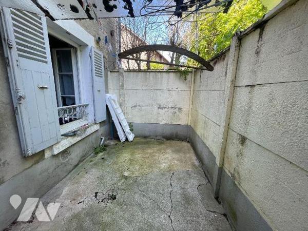 MAISON LOUÉE A VENDRE -Idéalement située en plein coeur de Nogent-le-Rotrou, cette maison de vi...