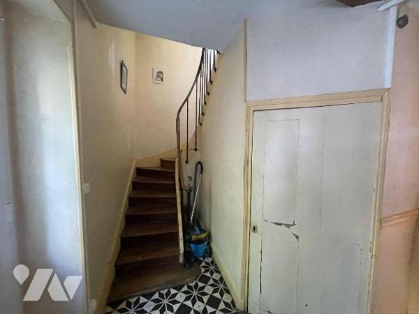 MAISON LOUÉE A VENDRE -Idéalement située en plein coeur de Nogent-le-Rotrou, cette maison de vi...