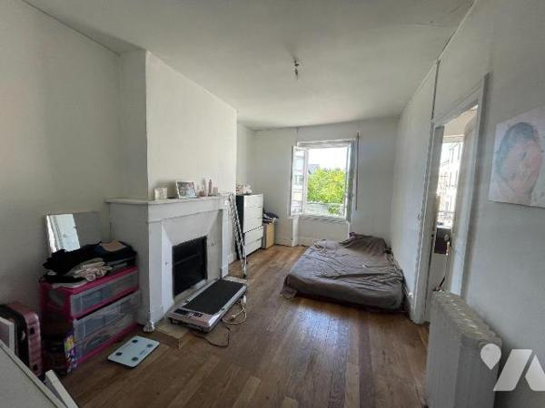 MAISON LOUÉE A VENDRE -Idéalement située en plein coeur de Nogent-le-Rotrou, cette maison de vi...