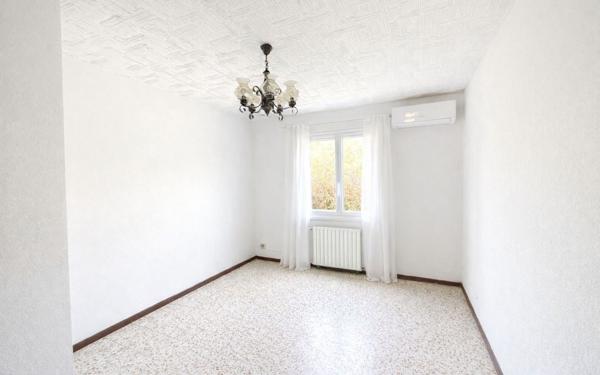 Maison à vendre    2 pièces •  Vitrolles