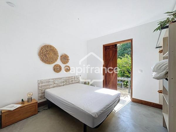 Propriété de standing avec villa, 2 bungalows indépendants et double piscine – Lamentin (97129)