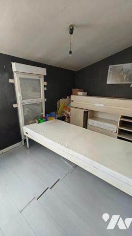 Maison avec garage et jardin 