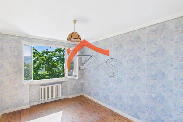 Vente                                                      Maison
                        
                     5 pièces                      102 m2                     à Saint-Chamond