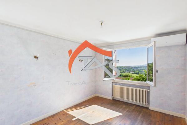 Vente                                                      Maison
                        
                     5 pièces                      102 m2                     à Saint-Chamond