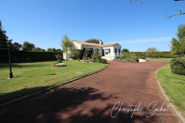 Maison  sur parcelle de 5000m2, 4 chambres, garage.