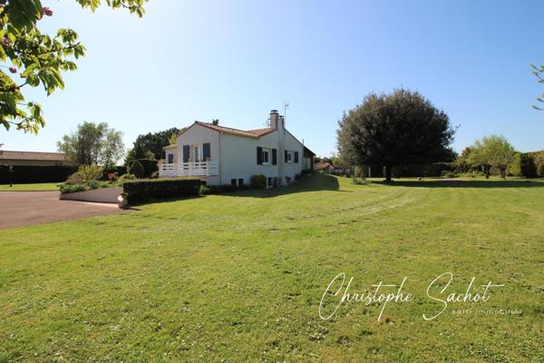 Maison  sur parcelle de 5000m2, 4 chambres, garage.