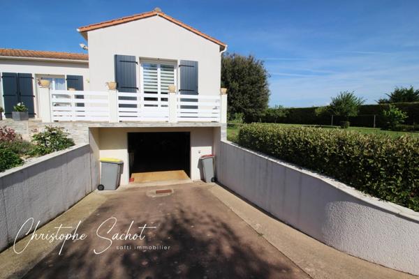 Maison  sur parcelle de 5000m2, 4 chambres, garage.
