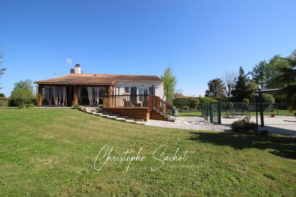 Maison  sur parcelle de 5000m2, 4 chambres, garage.