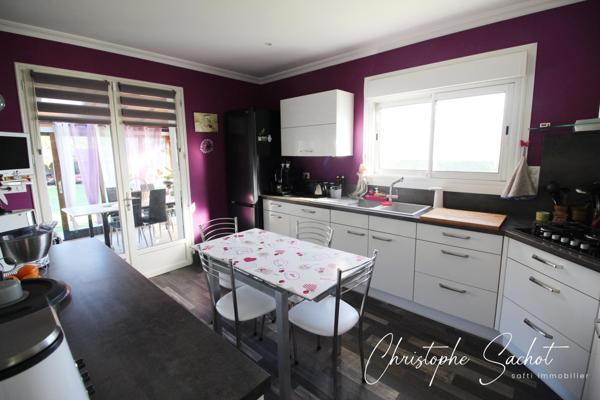 Maison  sur parcelle de 5000m2, 4 chambres, garage.