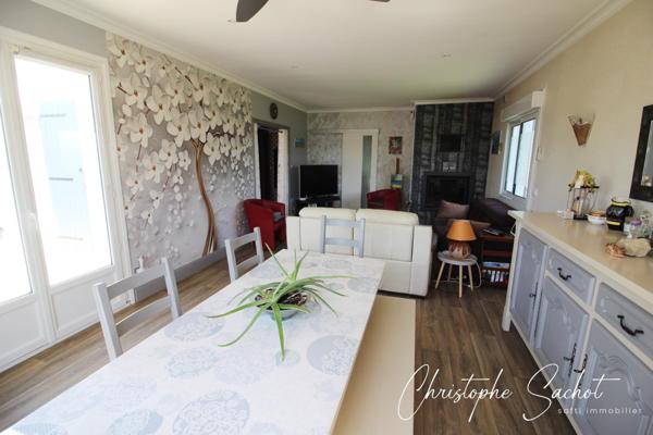 Maison  sur parcelle de 5000m2, 4 chambres, garage.