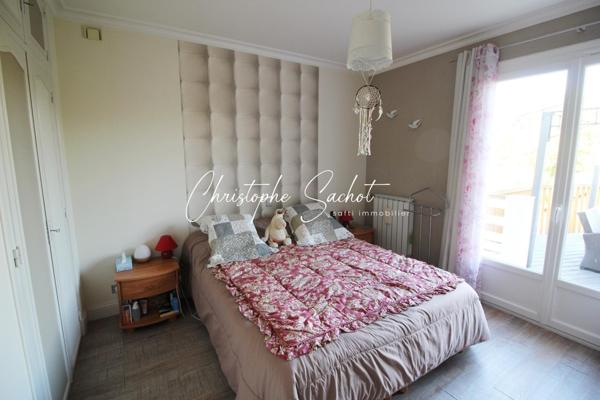 Maison  sur parcelle de 5000m2, 4 chambres, garage.