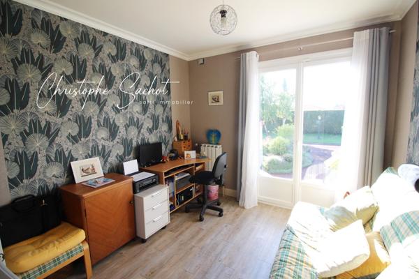 Maison  sur parcelle de 5000m2, 4 chambres, garage.