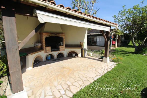 Maison  sur parcelle de 5000m2, 4 chambres, garage.