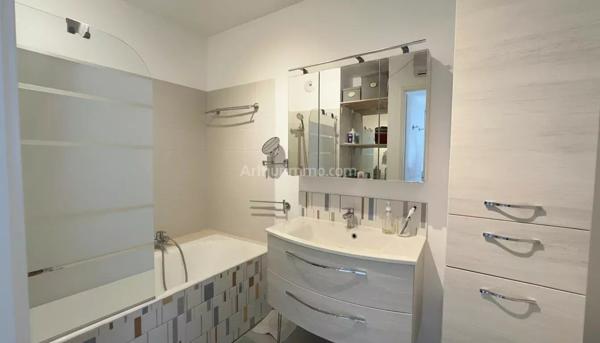 Vente                                                      Appartement
                        
                     4 pièces                      77 m2                     à Saint-Fargeau-Ponthierry
